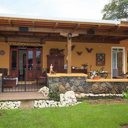 Airport Rio Segundo Studio Bed and Breakfast Alajuela Esterno foto